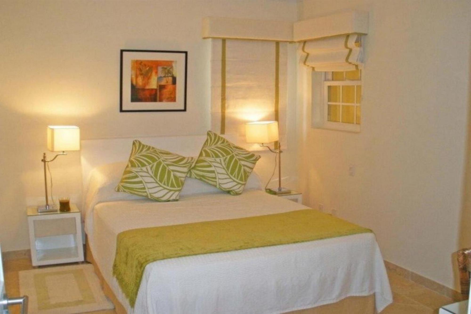 Sapphire Beach Condos Christ Church Habitación foto