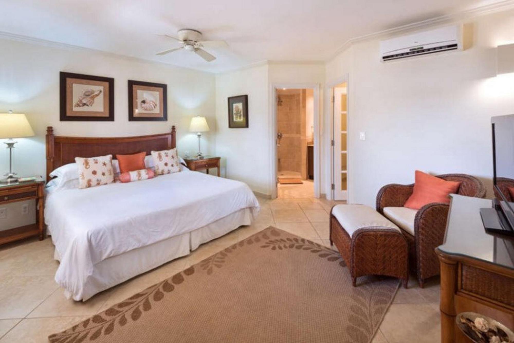 Sapphire Beach Condos Christ Church Habitación foto